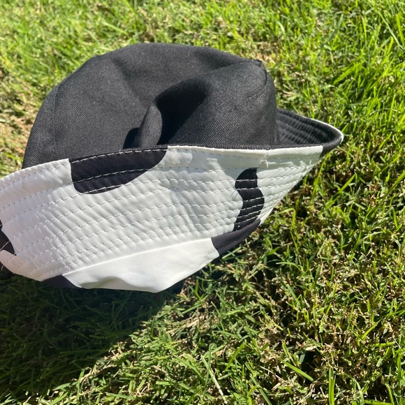 Reversible Cow-Print Bucket Hat - Picture 3 of 3
